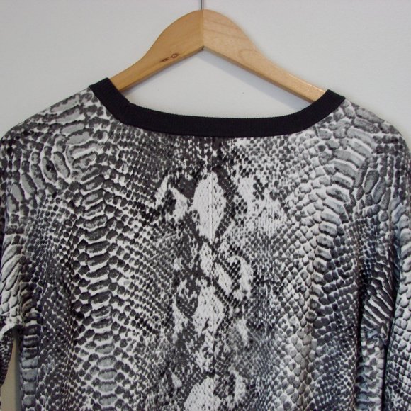 Animal Print Tunic Sweater Black White Snakeskin Print Asymmetrical Hem Small - Picture 13 of 16